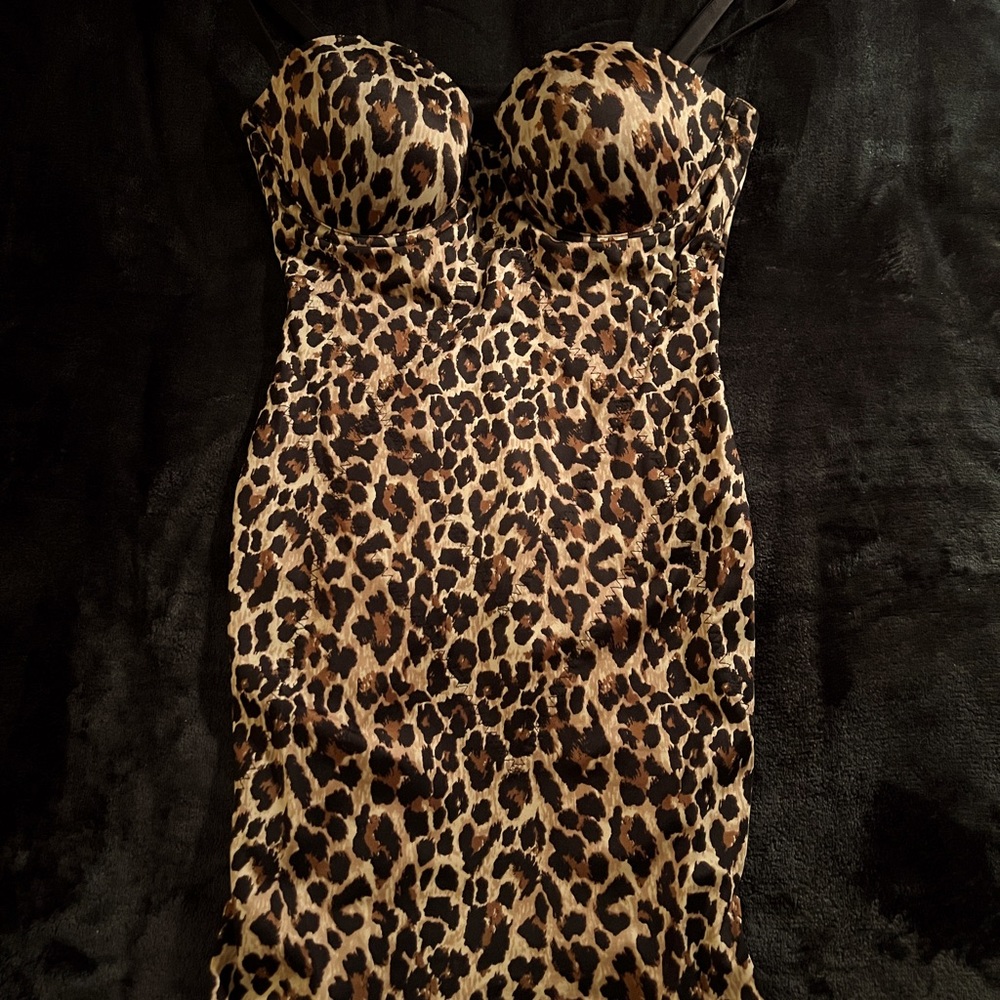 Victoria Secret Body shaping lesionardes print Bodycon dress/inside shaping
